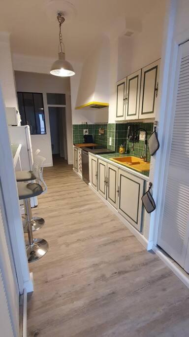 Appartement Centre-Historique 70 M2 Fréjus Eksteriør billede
